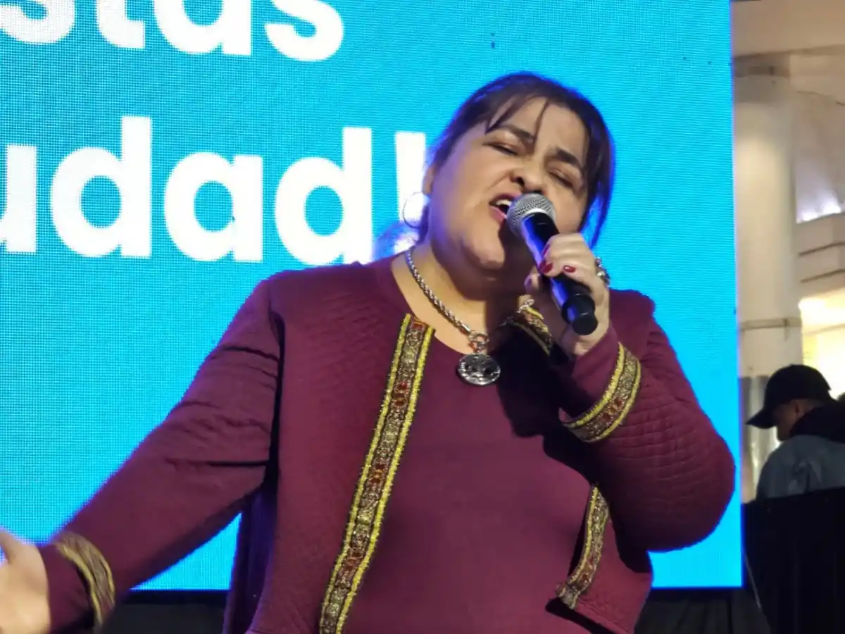 EN VIVO. Violeta Lemo interpreta 