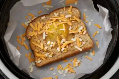 ¿Debería usar papel en la freidora de aire?: el consejo de limpieza de los especialistas