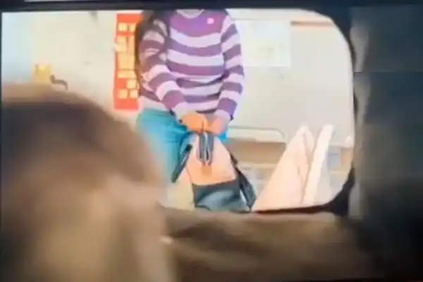 Alumnas colocaron una cámara oculta en el aula y descubrieron a su profesora robando en Entre Ríos