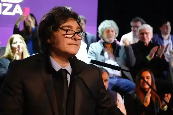 En medio de la crisis del Gobierno, Milei modifica su agenda en EE.UU. y descarta visitar a Fátima Florez