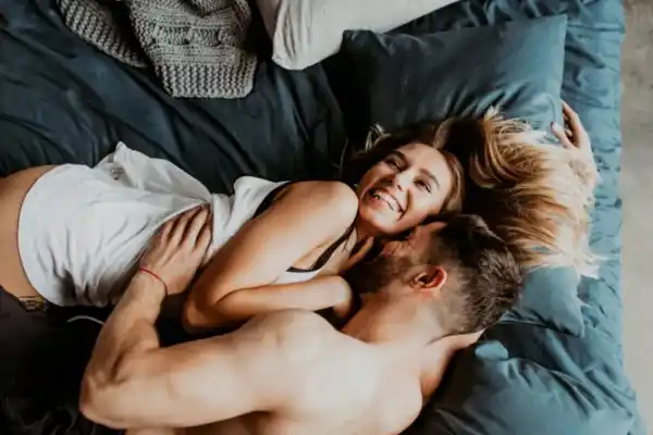 Qué es el petting, la práctica que puede fortalecer la intimidad y el deseo en pareja