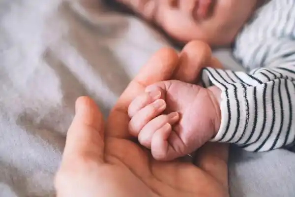 Nueva ayuda de 300 euros al mes para familias con hijos en Valencia: requisitos y cómo solicitarla