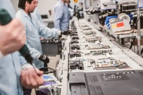 Tierra del Fuego: Mirgor suspende a 360 trabajadores por la caída de ventas de celulares