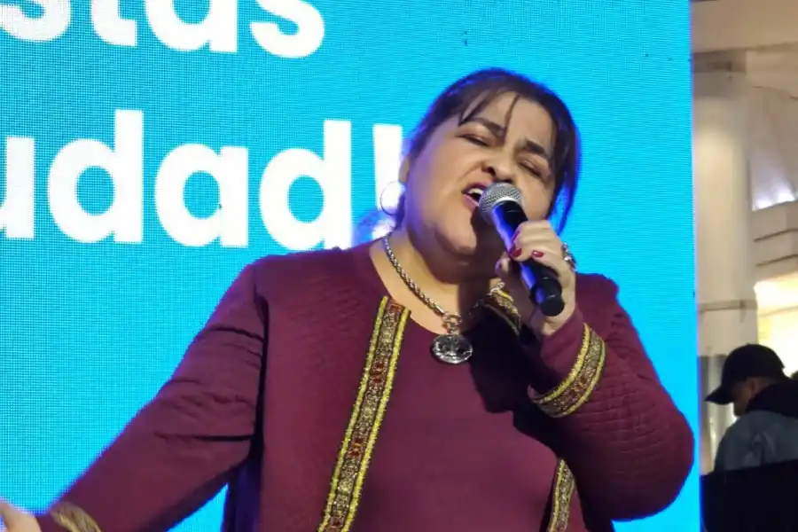 EN VIVO. Violeta Lemo interpreta 