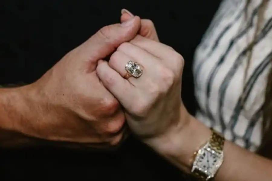 Taylor Swift anunció su casamiento con Travis Kelce: mirá las fotos del compromiso