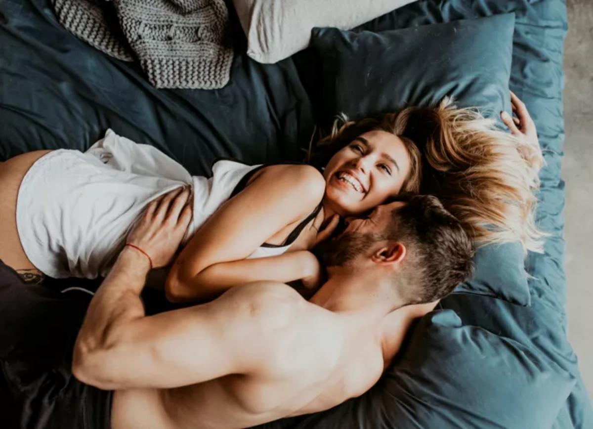 Qué es el "petting", la técnica que los expertos recomiendan para reavivar la pasión en la pareja