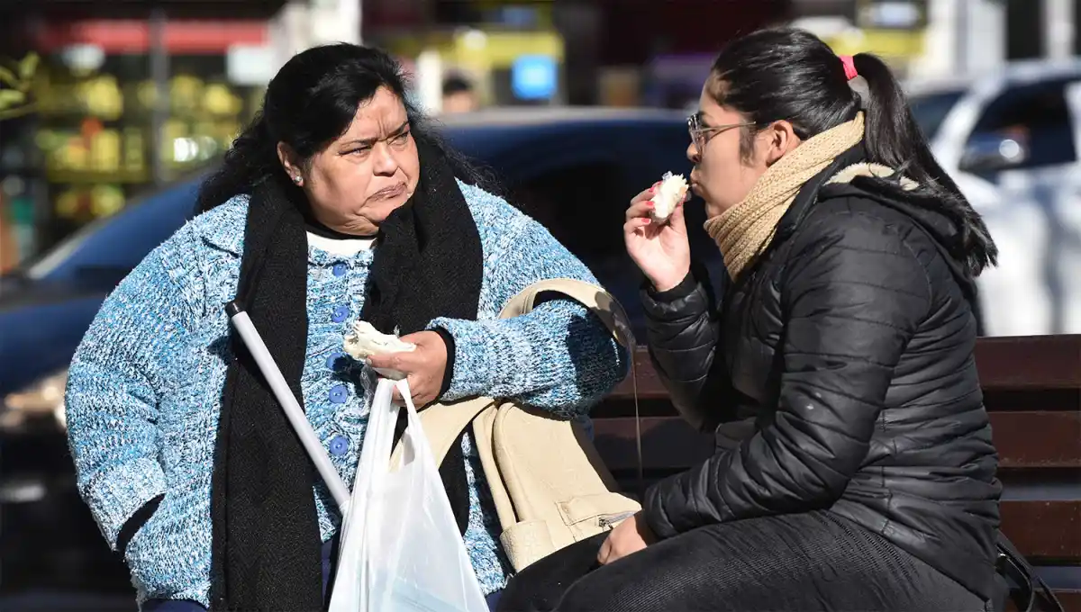 ABRIGO Y SOL. Las temperaturas mínimas subirán a lo largo de la semana y las máximas se mantendrán por encima de los 24 °C. 