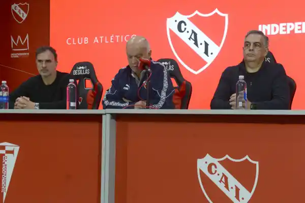600x400_en-defensa-del-rojo-nestor-grindetti-acompanado-daniel-seoane-carlos-montana-expuso-argumentos-independiente-ante-incidentes-u-chile-1099845-141308.webp