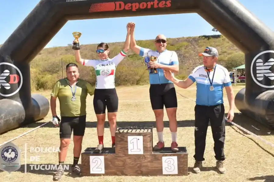 LOS MEJORES. El cabo primero Gonzalo González y la cabo primero Wanda Rodríguez se impusieron en la clasificación general.