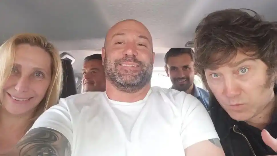 IMPLICADOS. Diego Spagnuolo, con los hermanos Milei y Martín Menem, durante la campaña de 2023.