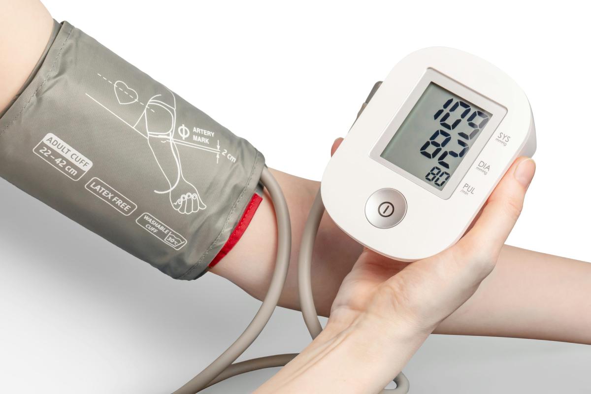 Un estudio revela el vínculo entre el celular y el riesgo cardiovascular en jóvenes
