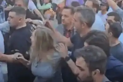 Incidentes en Corrientes: Karina Milei y Martín Menem debieron ser evacuados durante el cierre de campaña