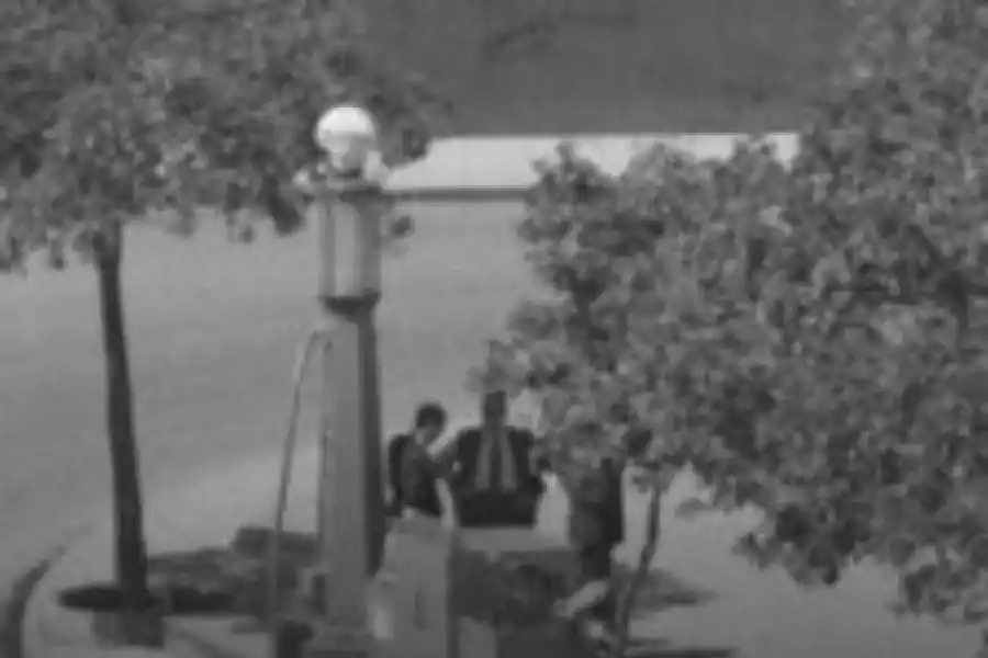 Recuerdos fotográficos: Años 30. Surtidores de combustible en las veredas de la plaza