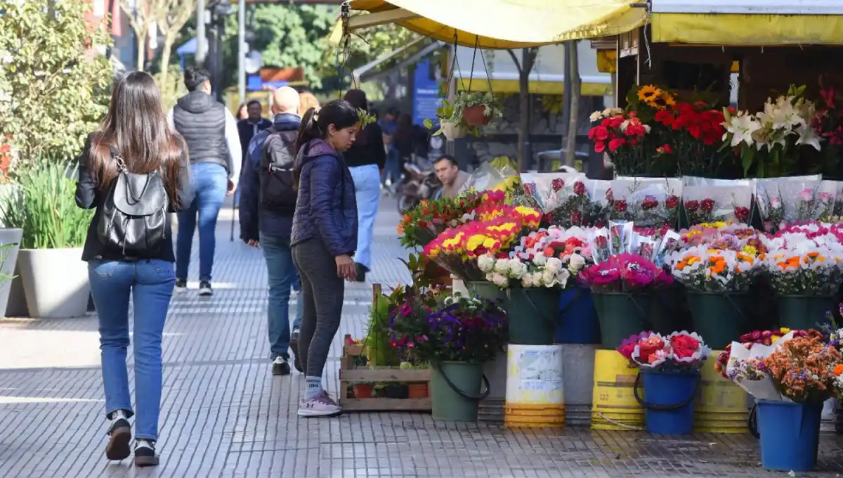 ¿CHAU INVIERNO? Las próximas horas serán apenas una muestra de las temperaturas que traerá la primavera para los tucumanos. 
