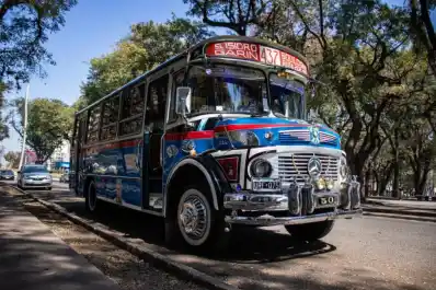 VIDEO. La historia de Ariel y su ómnibus Mercedes-Benz de 1985