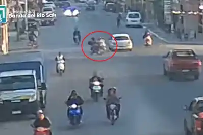 Accidente en Banda del Río Salí, captado por las cámaras: tres heridos tras un choque entre dos motocicletas
