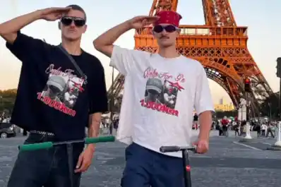 Dos jóvenes vascos llegan a París en patinete tras recorrer más de 1.000 km con solo 100 euros