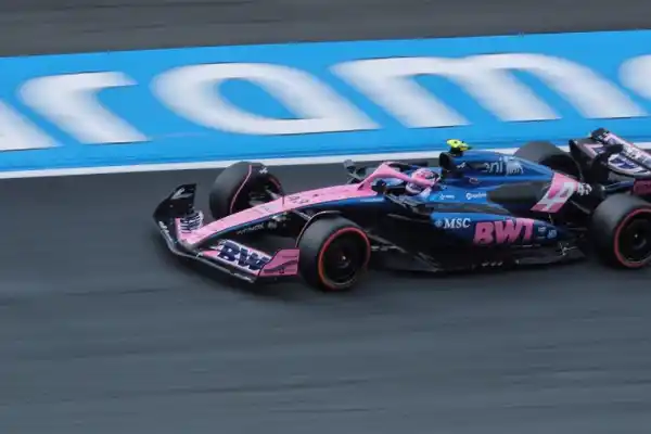 Colapinto encendió la ilusión en la F-1: remontó en Países Bajos y cerró el viernes dentro del top 10