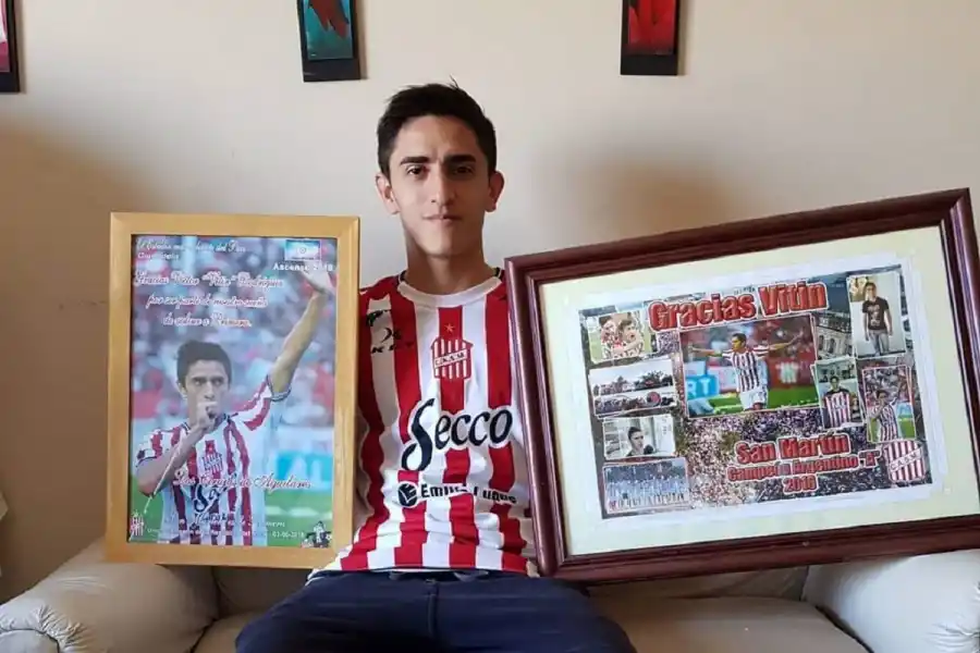 GRAN PASO. Víctor Rodríguez integró el plantel que logró el ascenso del Federal A.