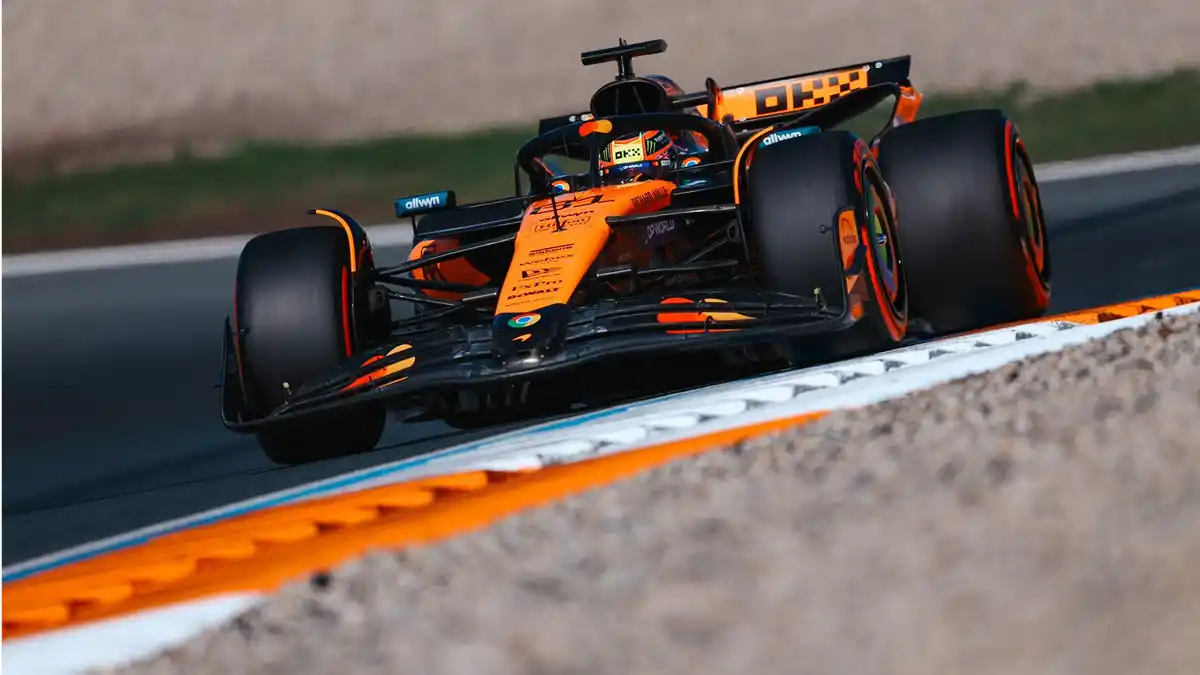 DOMINIO NARANJA. McLaren copó la primera fila en Zandvoort, con Piastri en la pole y Norris como escolta.