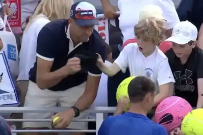 Indignación y final feliz en el US Open: un niño sufrió el robo de una gorra, pero el tenista Kamil Majchrzak lo ayudó