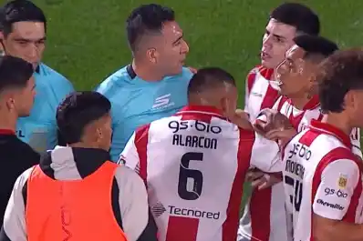 Escándalo en Córdoba: la polémica decisión de Lobo Medina en el final de Instituto vs. Independiente