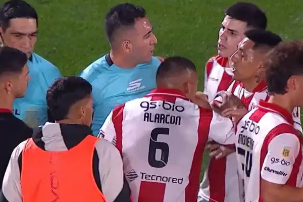 Escándalo en Córdoba: la polémica decisión de Lobo Medina en el final de Instituto vs. Independiente