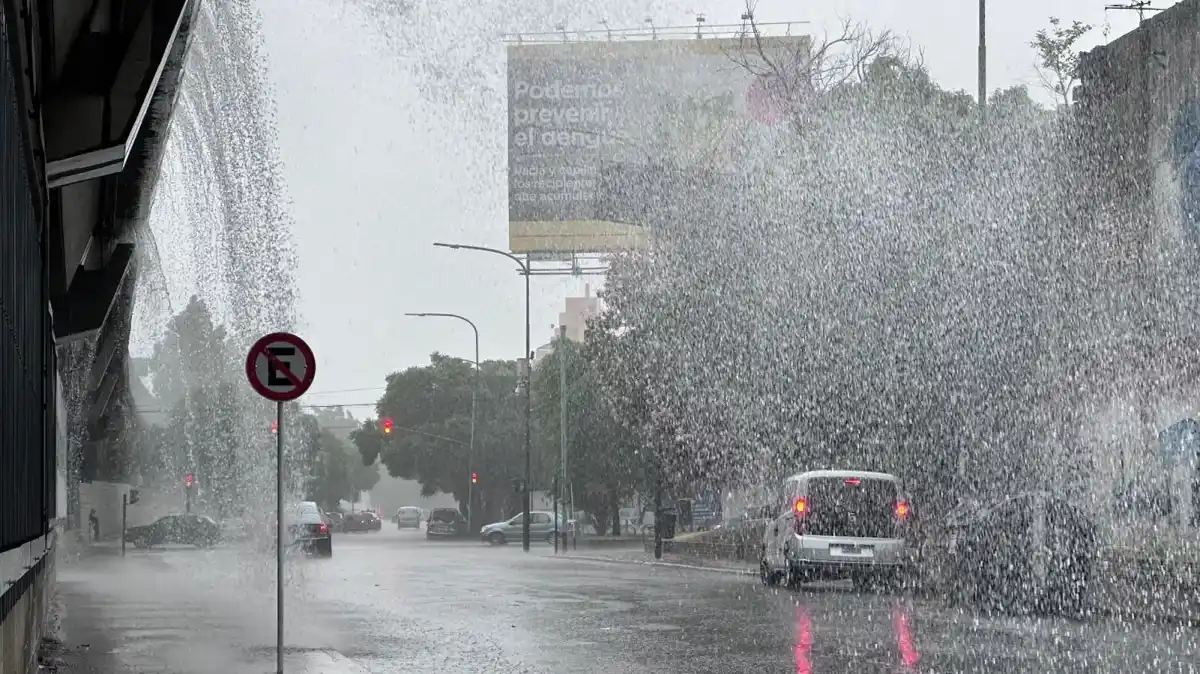 La tormenta de Santa Rosa llegó puntual y hay alerta naranja por mal clima en algunas provincias