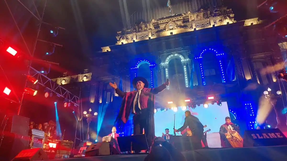 PURO FOLCLORE. En cada presentación el mítico cantante folclore convoca a multitudes. LA GACETA/ FOTO DE ARIANE ARMAS