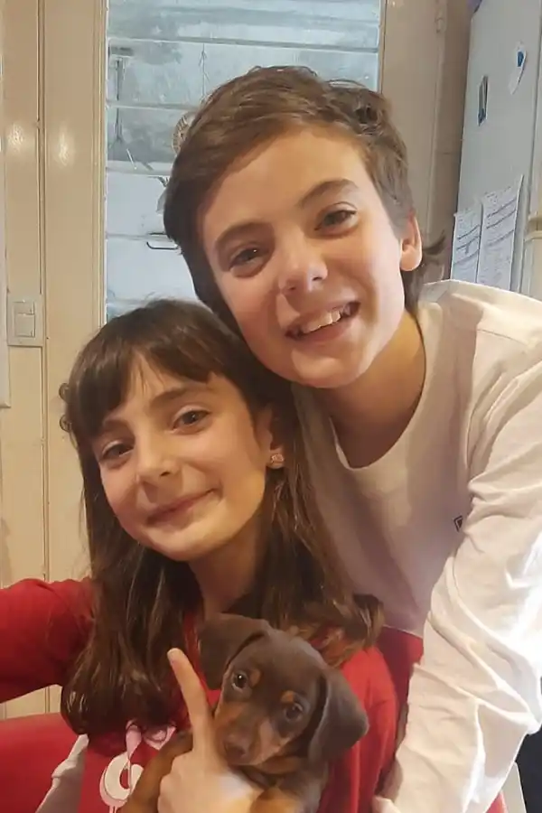 BIEN ACOMPAÑADOS. Marga, Felipe y Cookie.