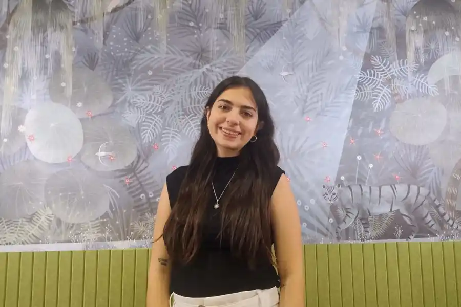 Sueña con llegar a la ONU tras ser becada por la Unión Europea