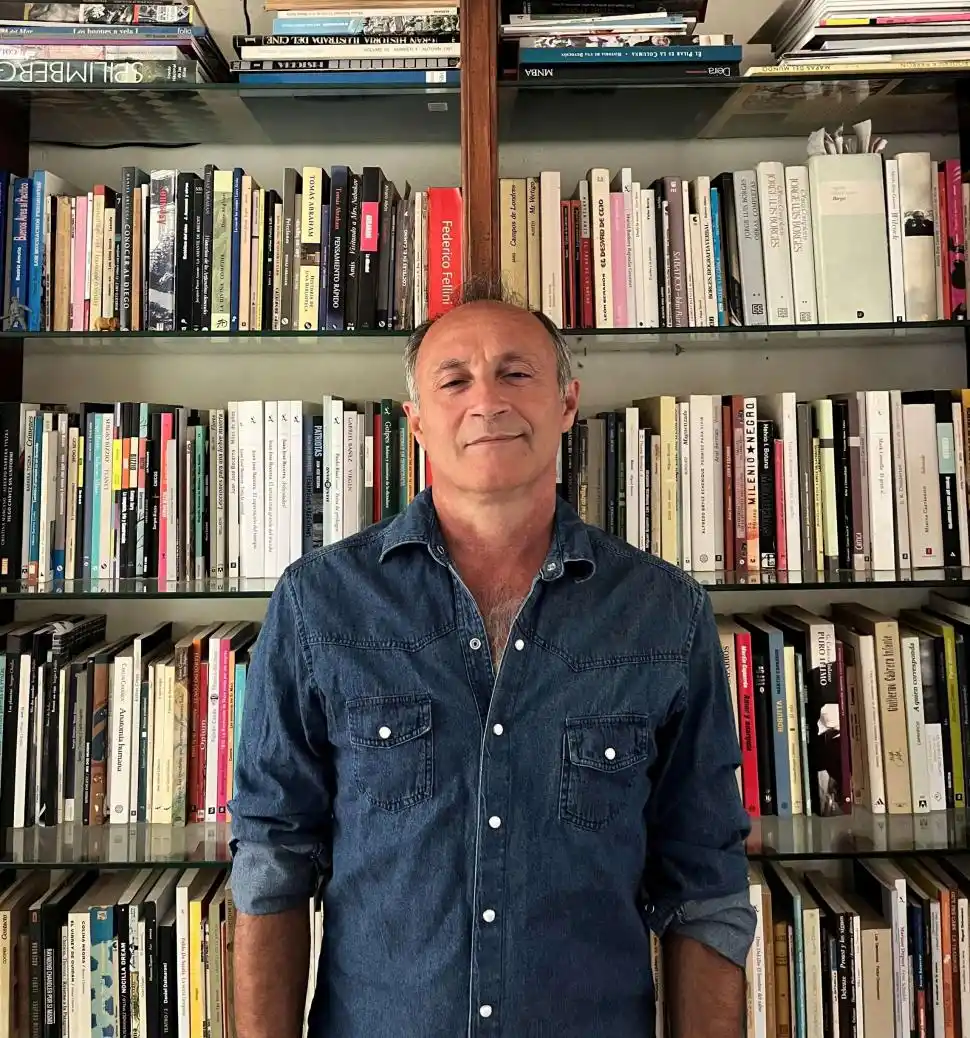 HISTRIONISMO. “Creo que no hay ningún paso dramático que demos en la vida que no sea teatral”, sostiene Juan José Becerra.