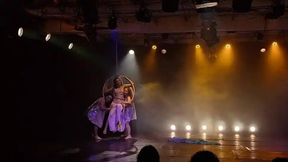 ALTERNATIVAS. Danza aérea de “Aire a salamanca”; clásicos pop con “Showchoirs” o rock con Joaquín Iaconis.