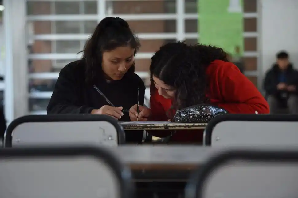 EL GUSTO DEL CERTAMEN. Estudiantes, organizados en duplas.