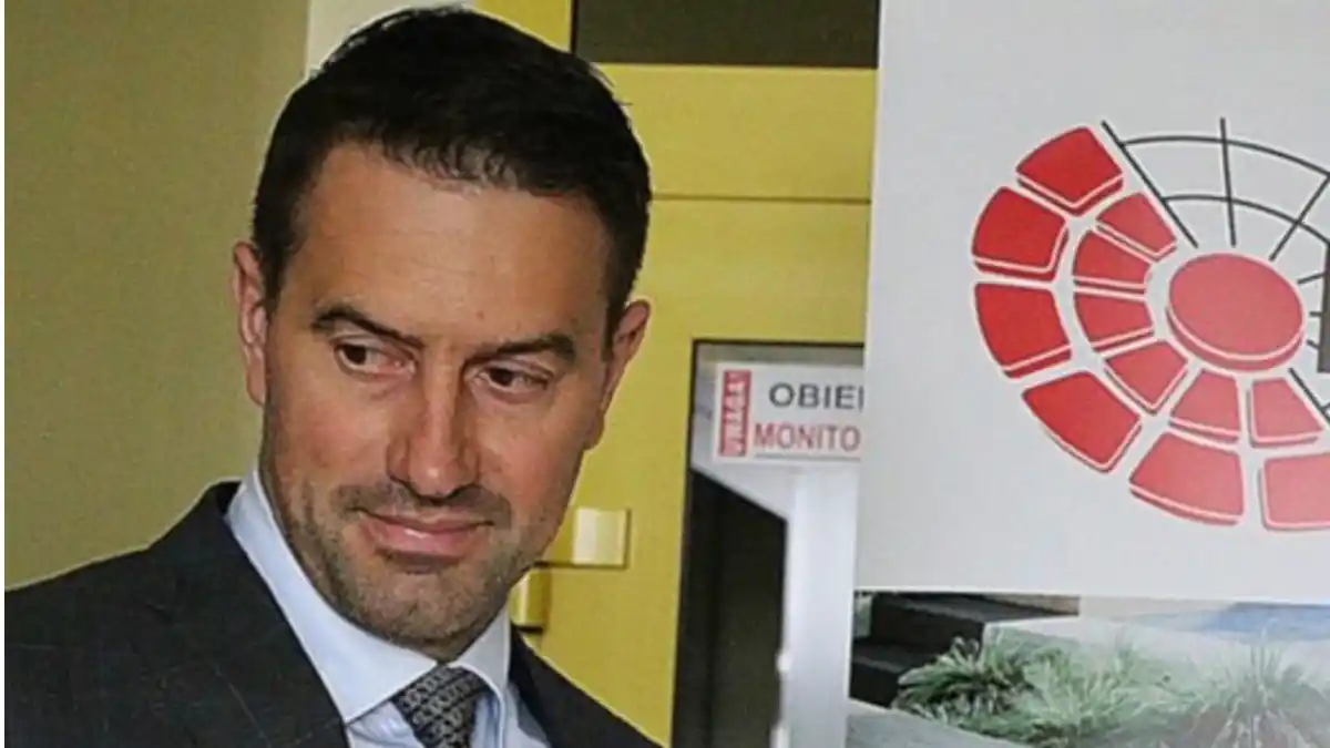 PIOTR SZCZEREK. El CEO de la empresa de pavimentación Drogbruk fue identificado como el protagonista del gesto repudiado en todo el mundo.