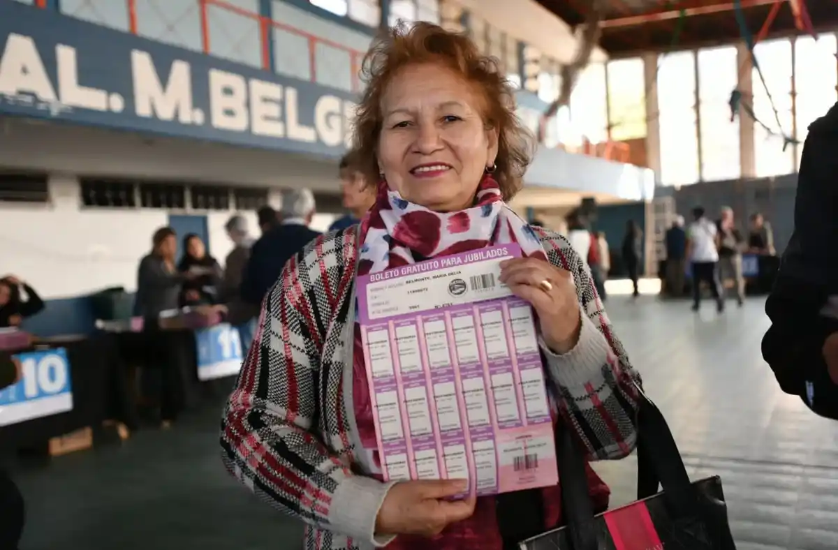 "¡Desde este lunes!": Comienzan las entregas de los boletos gratuitos a jubilados en Tucumán
