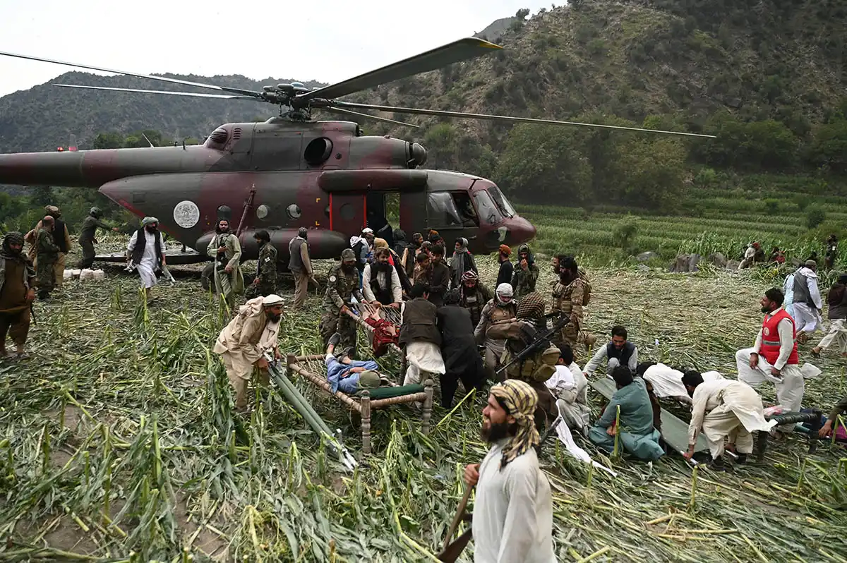 Rescate masivo en Afganistán tras el devastador sismo