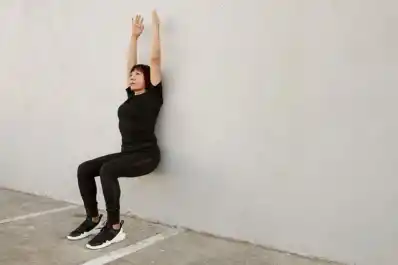 Ejercicios de pared para aumentar fuerza y resistencia después de los 60 años