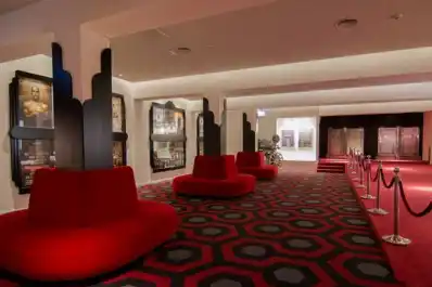 Por qué cierra sus puertas el icónico cine Phenomena de Barcelona