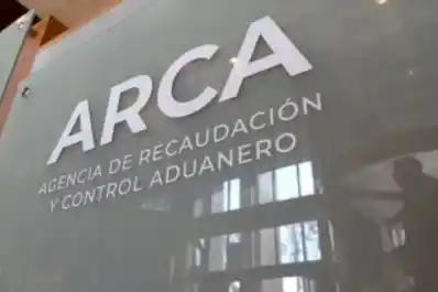 La recaudación tributaria creció menos que la inflación por la baja de retenciones y la eliminación del impuesto PAIS