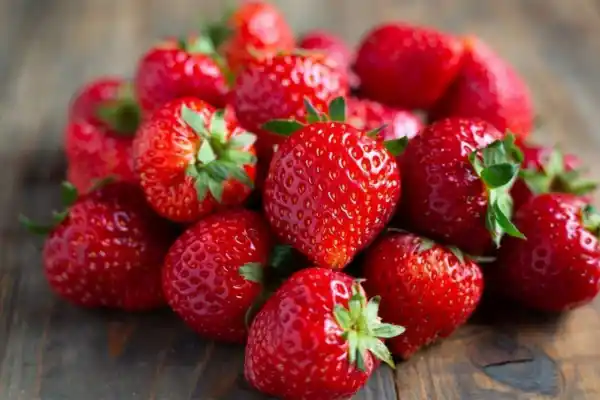 Seis recetas que no conocías para aprovechar la temporada de frutillas