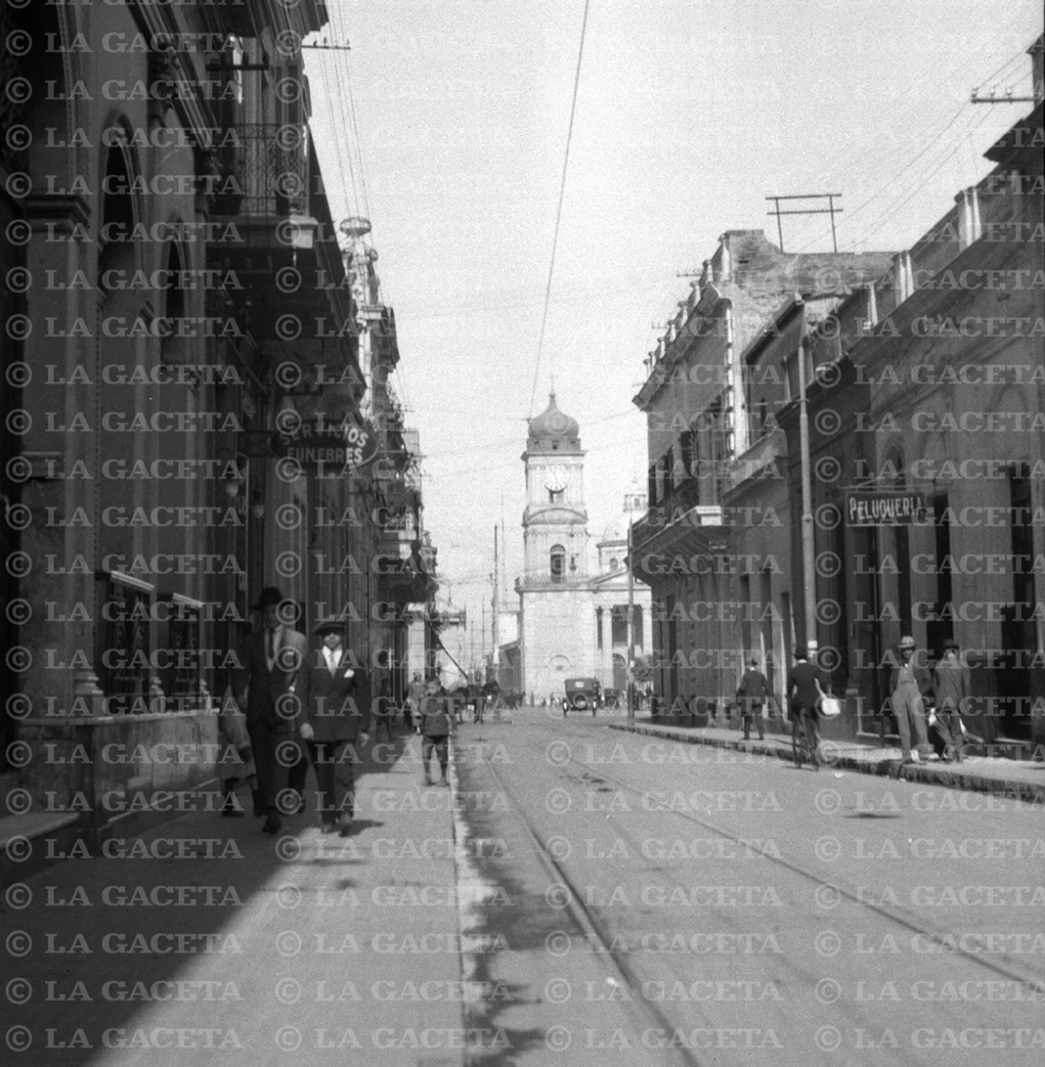 Recuerdos fotográficos: Años 30. Un día apacible en la ancha calle Laprida al 100