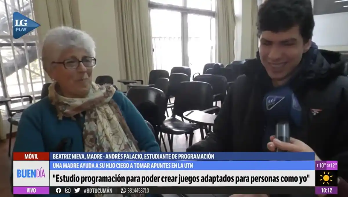 “El título será de los dos”: la historia del ciego que estudia programación con su madre como compañera inseparable
