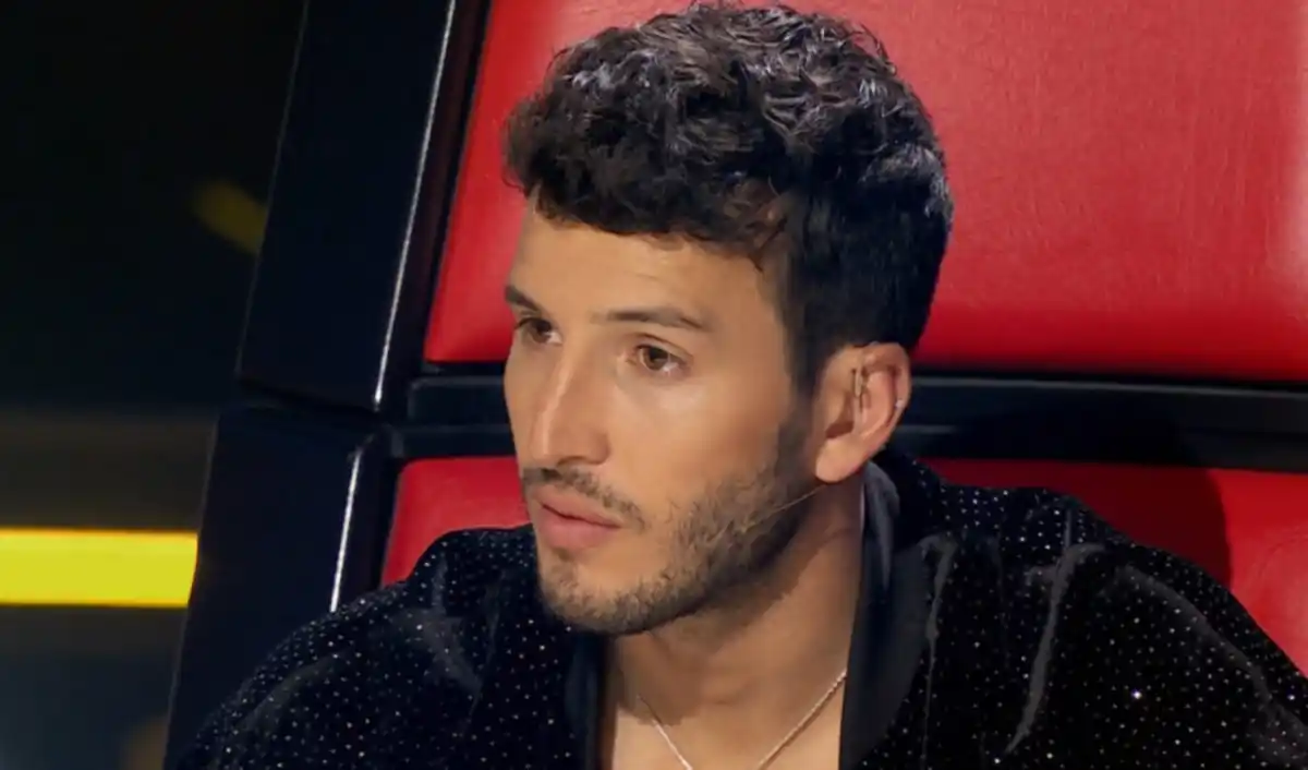 SEBASTIÁN YATRA. El colombiano fue sorprendido con una consulta sobre la relación de su ex, Aitana, y Plex.