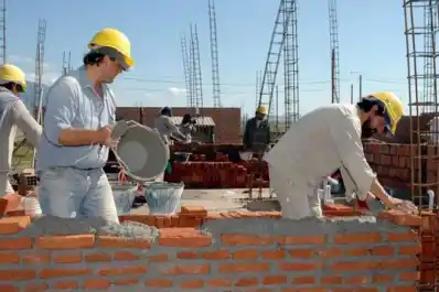 Crisis en la construcción: el freno de inversiones y la caída de la demanda golpean a los fabricantes de insumos en Tucumán
