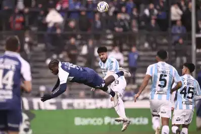 El mensaje que Lucas Pusineri encontró en La Plata: carácter, juego y una derrota que deja enseñanzas