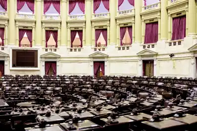 Dos mensajes diferentes de las elecciones de medio término, del 83 a la fecha