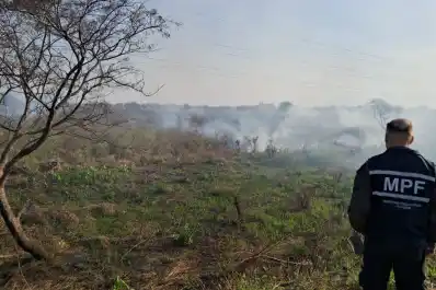 La quema de pastizales afectó una línea de alta tensión en Cevil Pozo