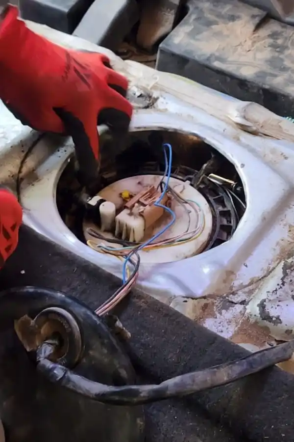 Droga por correo privado: detienen en Yerba Buena a una pareja con más de dos kilos de marihuana