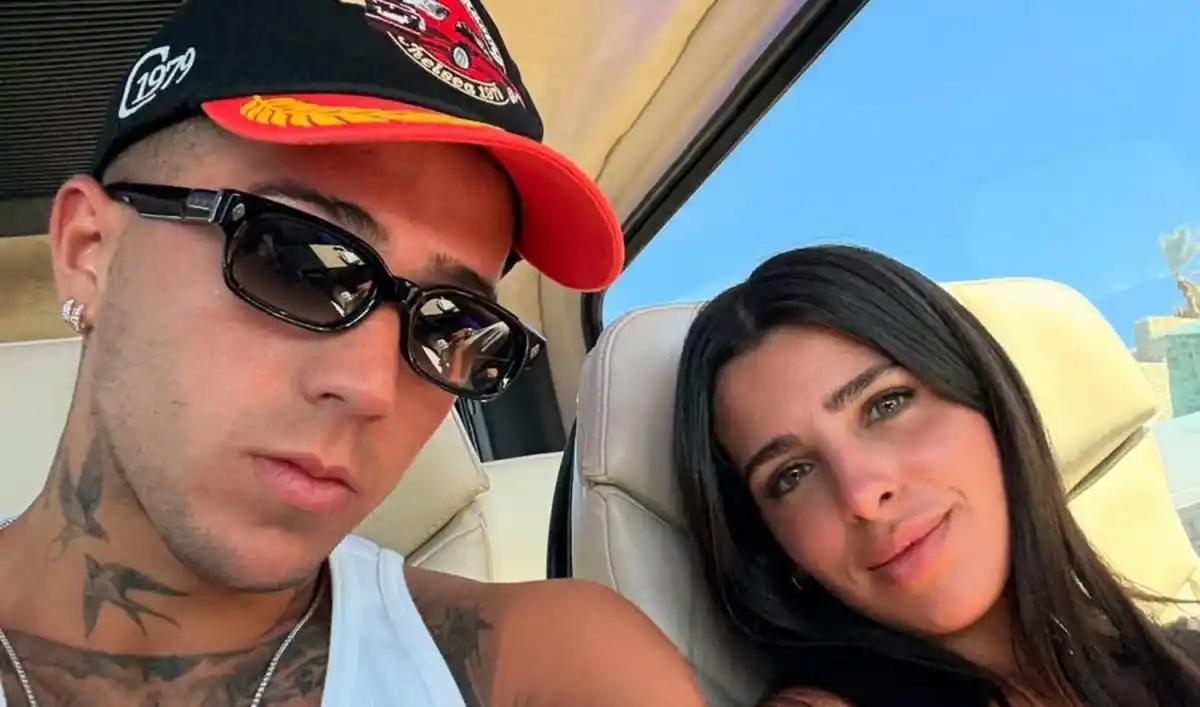 Enzo Fernández y Valentina Cervantes en Grecia.